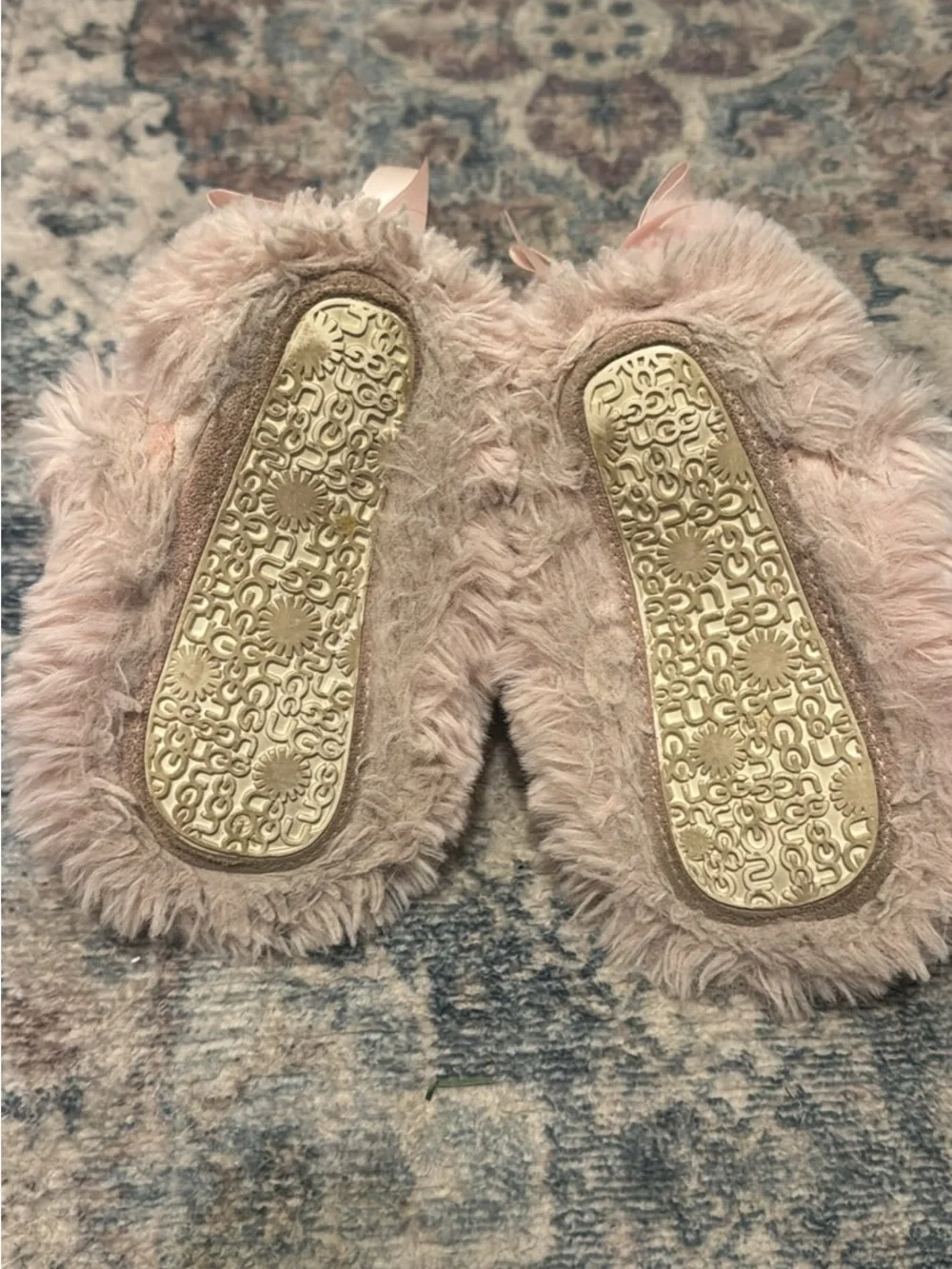 UGG there no